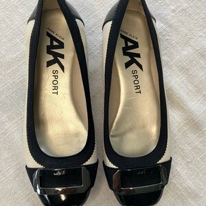 Anne Klein Black and Cream Loafers flat cute comfortable